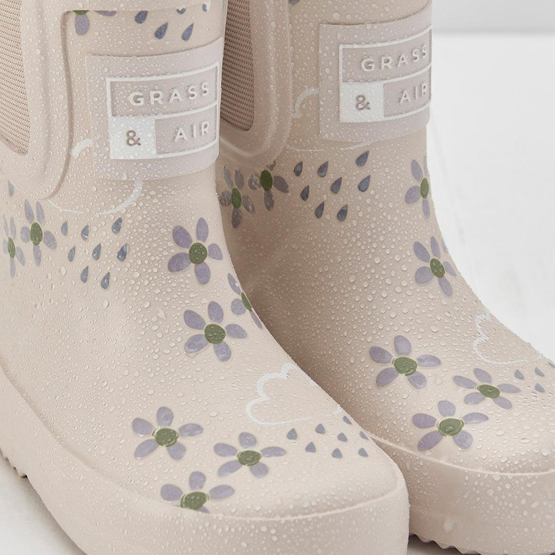 Grass and Air Colour changing weillies in Pampas Cream